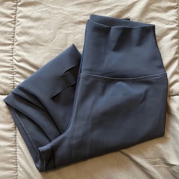 Alo Ripped Warrior Legging Size Small Navy - Picture 1 of 8
